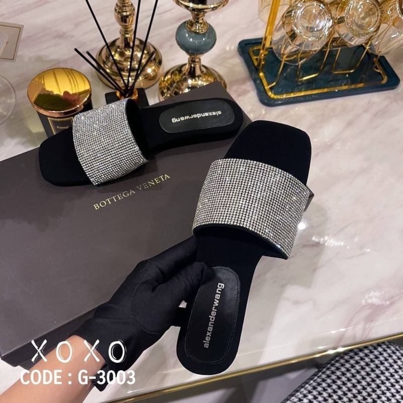 แตะสวม เพชร วิ้ง สวย อลัง ใส่สบาย น้ำหนักเบา แมทส์ชุดง่าย