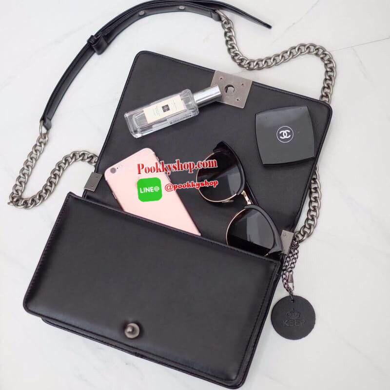 พร้อมส่งไม่ต้องรอค่า รุ่นขายดีมาก 👍👜 BestSeller! Keep chain large shoulder bag กระเป๋าทรงยอดฮิตคะ รุ่นนี้รับประกันความสวย คอลเลคชั่นใหม่ตัวกระเป๋าทำมาจากหนัง Microfiber เนื้อดี สวย ทน ขึ้นกว่าเดิมเยอะ !!