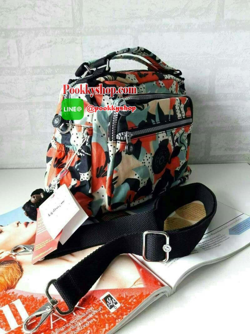 พร้อมส่ง Kipling Shoulder Bag k15828 รุ่นMulti funtion ที่สาวๆรอคอย!!! เพราะใบนี้สามารถปรับการใช้งานได้หลายเเบบทั้งสะพายข้างได้ แบบครอสบอดี้ได้ หรือรวบสายเก็บปรับเป็นถือก็ยังได้ ผลิตจากวัสดุผ้าไนล่อนเมทาลิคอย่างดี กันน้ำระดับนึงเลยค่ะ ️ด้านหน้ามีช่องซิปถึ