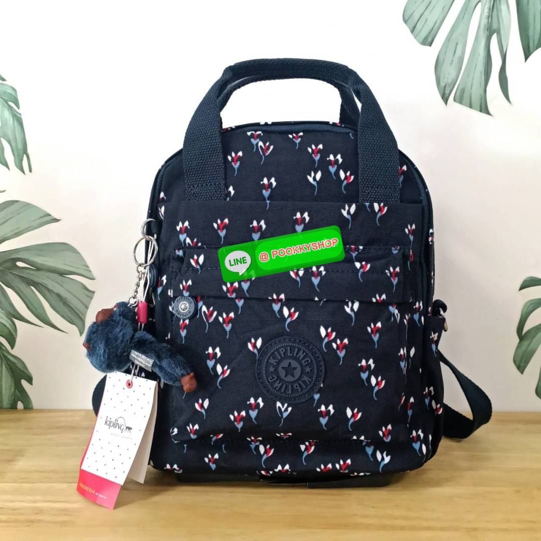 KIPLING 3 WAYS MINI BACKPACK ซับในลายตาราง กระเป๋าสะพาย 3 Ways รุ่นใหม่ วัสดุ Nylon & Polyester 100% หูหิ้วหนังปั๊มชื่อแบรนด์ สายสะพายยาวเลื่อนปรับได้ free size และ สามารถถอดได้ สามารถถือหรือสะพายได้ จะสะพายไหล่ สะพายเฉียง Crossbody หรือจะคล้องสายเป็นเป้ส