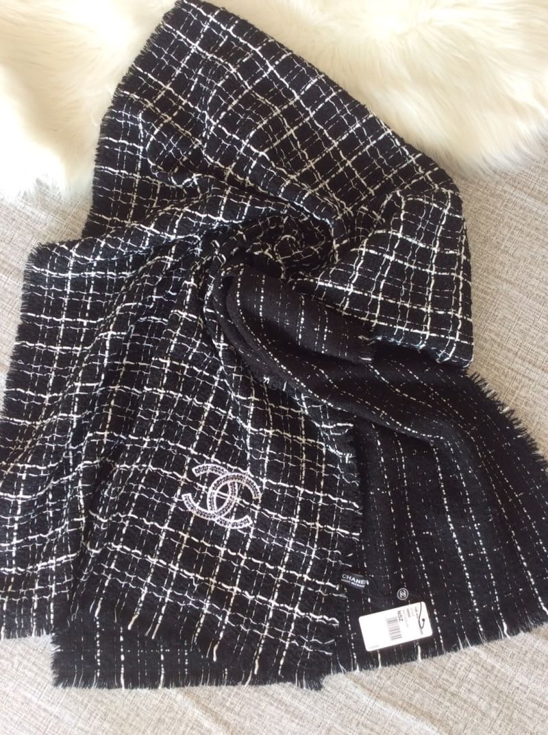 ราคานี้หาซื้อที่ไหนไม่ได้แล้ว พลาดแล้วจะเสียใจพูดเลยยคร้าา!! ของถูกและดีมีที่ร้านนี้จริงๆค่ะ Brand: CHANEL New ARRIVAL ผ้าคลุมไหล่ ผ้าพันคอ CHANEL คอเลคชั่นใหม่ปี 2018 ผ้า wool เนื้อดี เนื้อหนา นุ่ม ทอลาย ปักรูปสัญลักษณ์แบรนด์ ลายคมชัดค่ะ หนาวนี้ห้ามพลาดน