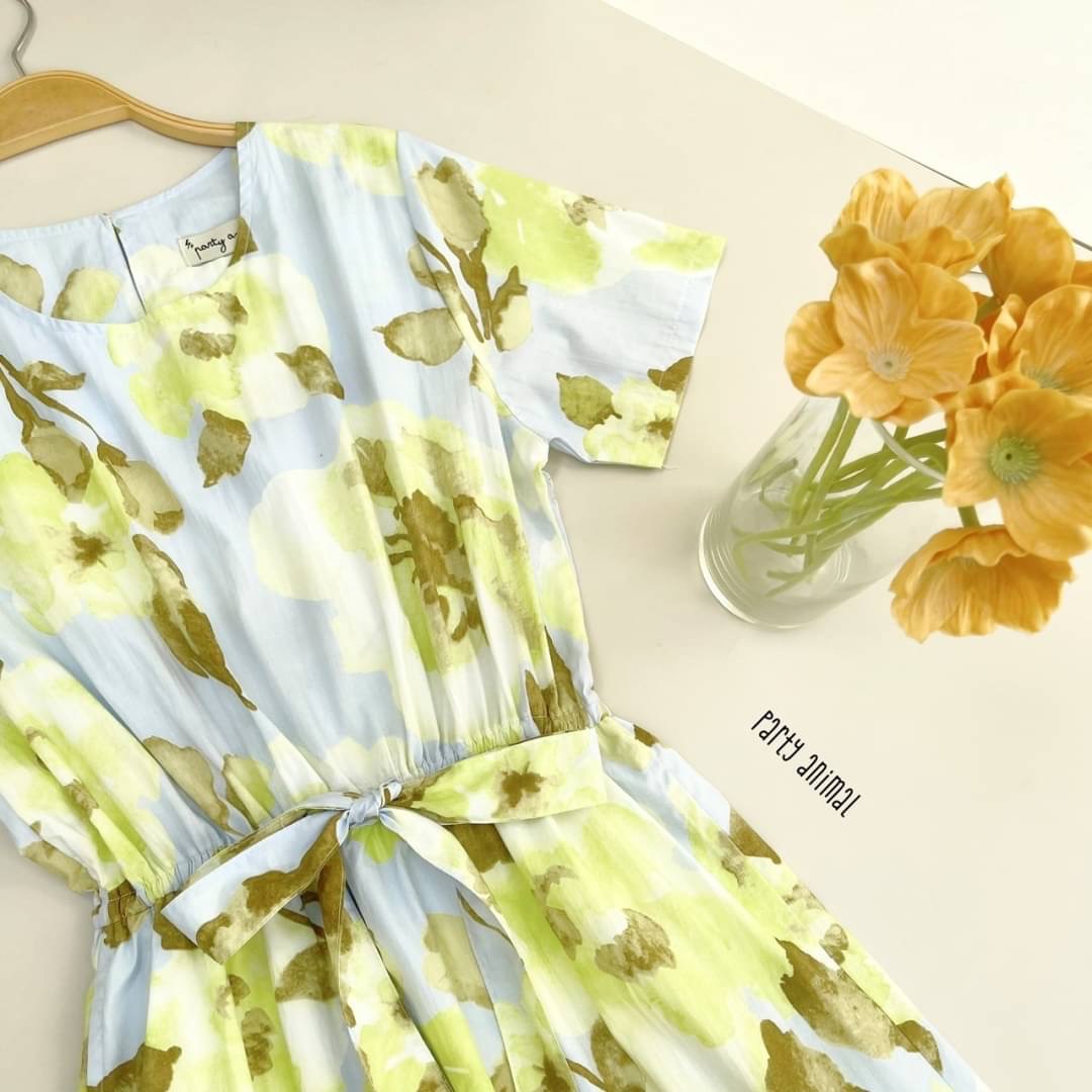 🌻🌸🪸ลายดอกไม้คิ้วท์ๆค้าา🥰🥰เดรสคอกลมแขนสั้นทรงกระโปรงเอบานเล็กน้อย เอวยืด เนื้อผ้าคอตตอน 100% ลายน่ารักค้าา มีซับในกระโปรง มีกระเป๋าล้วงข้างค่ะ 3ลาย