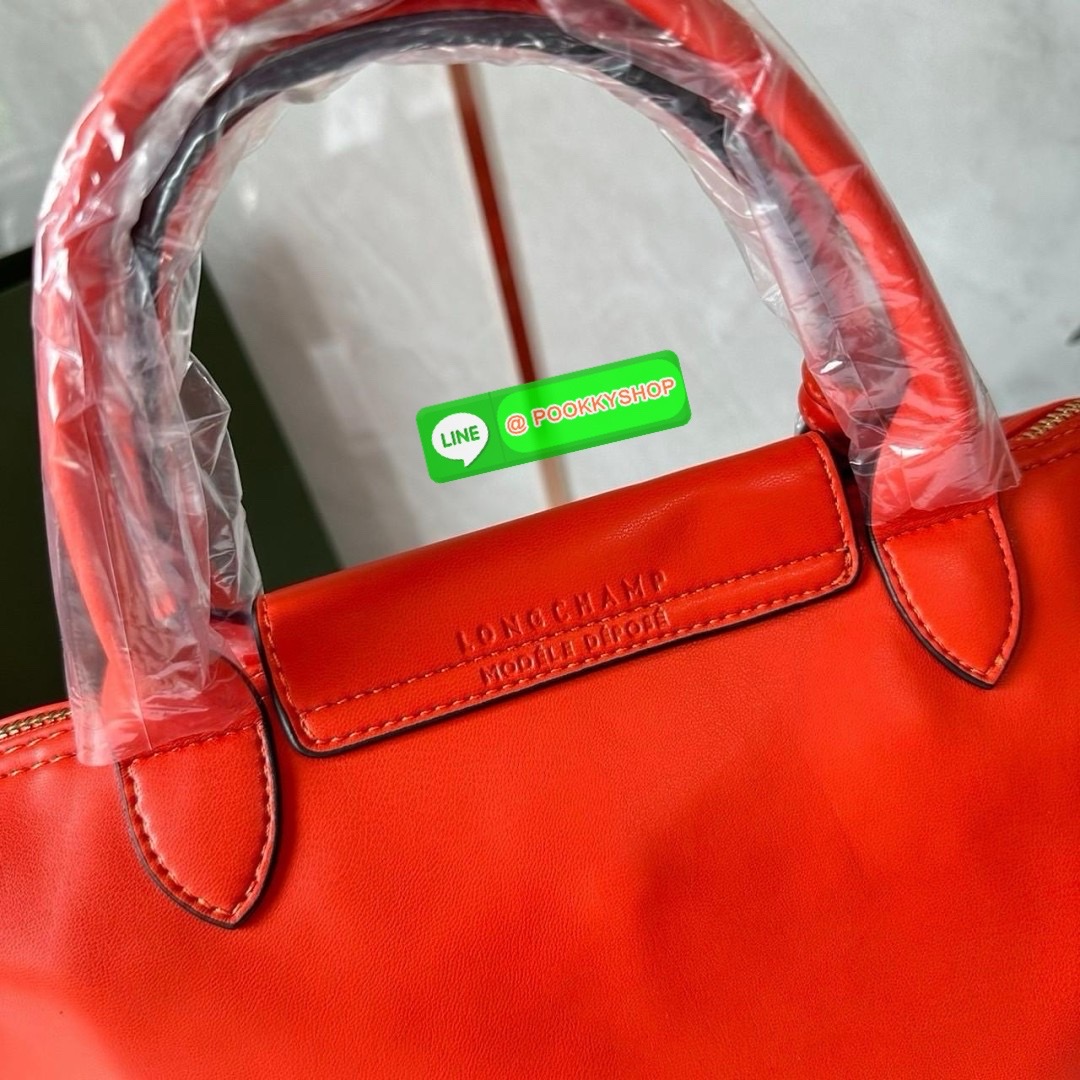LONGCHAMP Le Pliage Xtra L Leather Handbag 🔖กระเป๋าสะพายคอสบอดี้ รุ่นใหม่โด่ดเด่นลูกเล่นของลูกปัดห้อยสีสันสดใส ทำให้กระเป๋าดูมีลูกเล่นมากขึ้น 🔖วัสดุ : หนังวัวทั้งใบนิ่มน่าสัมผัส 🔖เปิด-ปิดแบบกระดุมแป็ก มีซิปปิดปากกระเป๋าอีกชั้น ป้อง