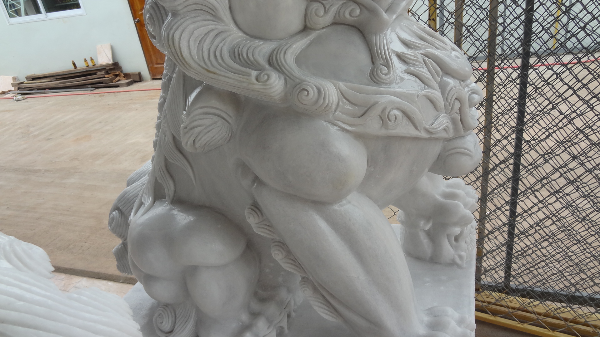 สิงโตปักกิ่ง ขนาด สูง 150 กว้าง 56 ยาว 88 เซนติเมตร