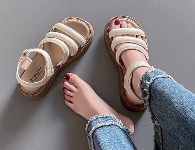 พร้อมส่ง รองเท้าลำลอง สูง 2 นิ้ว งานสวม 3 นวมนิ่ม ใส่สบายเท้า สายงานรัดส้นปรับขนาดได้ ของมันต้องมี ใส่สวย แมทซ์ได้กับทุกชุดจ้า **งานนำเข้า 100%