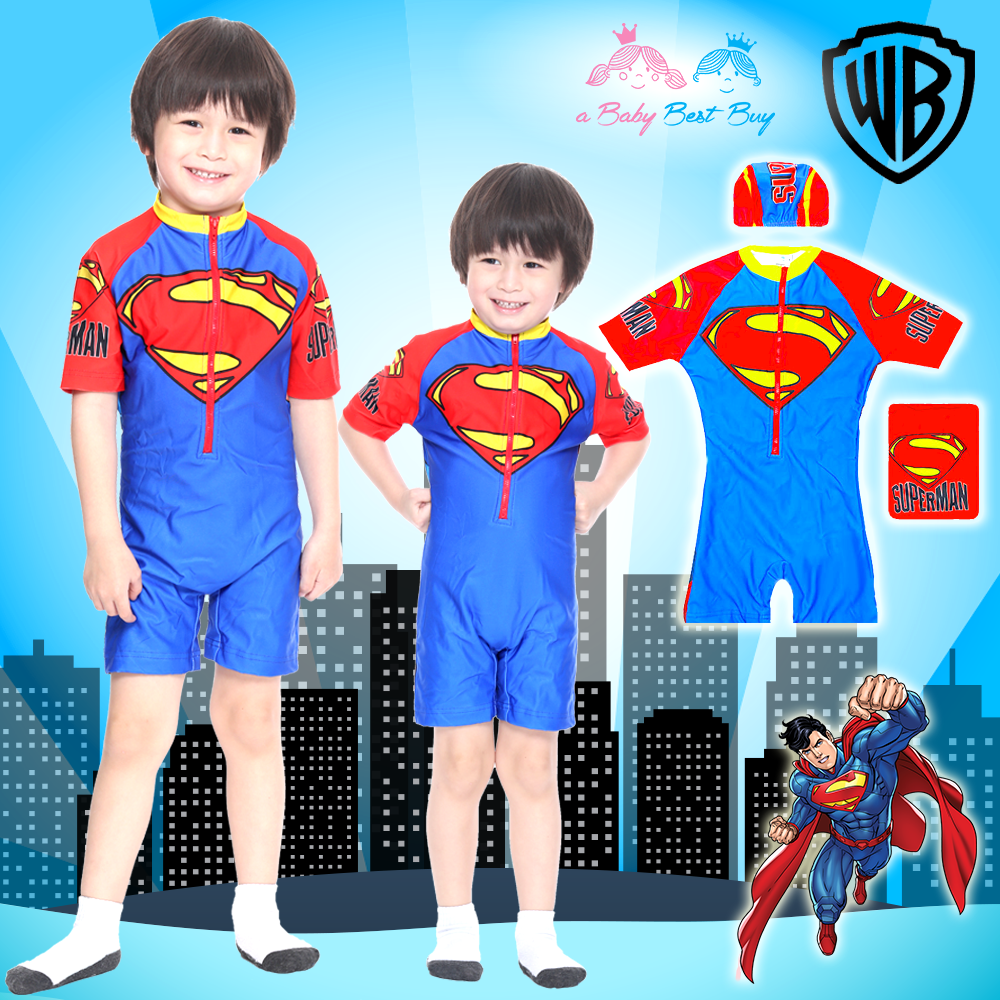 ฮ ( For Kids สำหรับเด็กอายุ 6เดือน-14 ปี ) Swimsuit for Boys ชุดว่ายน้ำเด็กผู้ชาย Superman สีน้ำเงิน บอดี้สูทเสื้อแขนสั้นกางเกงขาสั้นสกรีนโลโก้ ซุปเปอร์แมน มาพร้อมหมวกว่ายน้ำและถุงผ้า สุดเท่ห์ ใส่สบาย ลิขสิทธิ์แท้