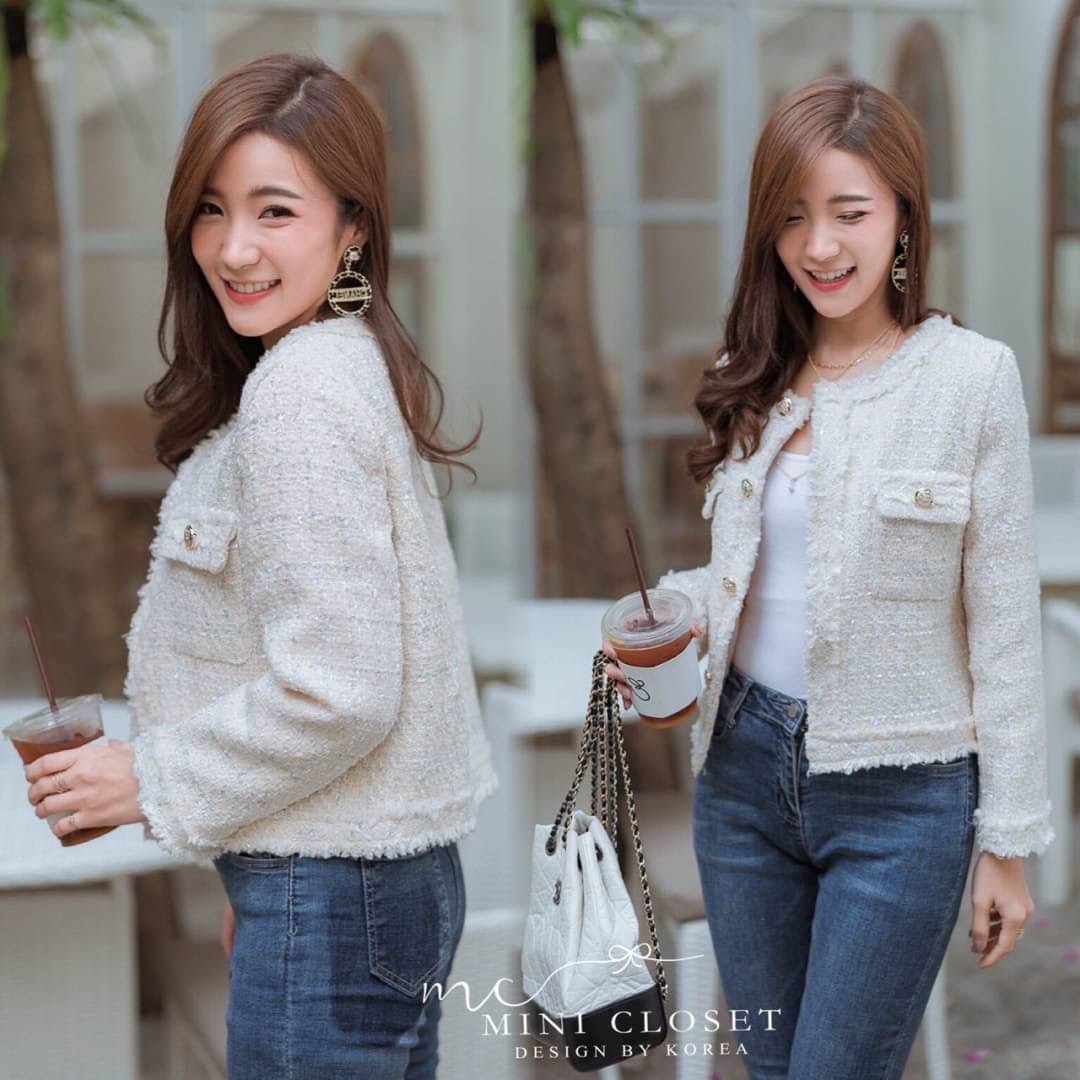 ดูดี สไตล์เกาหลีสุด ห้ามพลาดเลยนะคะ น่ารักมาก สตรีทได้ คุณนายด้วย เสื้อคลุมผ้าทวีตผ้าดีงานตัดเย็บเริ่ด ดีไซน์กระเป๋าซ้ายขวา ซับในทั้งตัว กระดุมทอง #ต้องมีค่ะ