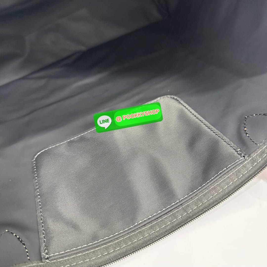 LONHGCHAMP LE PLIAGE ORIGINAL L TOTE BAG 🔖กระเป๋าสะพายไหล่ Le pliage ใบใหญ่ เรียบง่ายจุของได้เยอะ สามารถเก็บเอกสารหรือแล็ปท็อปได้คะ 🔖วัสดุ:ไนลอนเคลือบ 🔖เปิด-ปิดด้วยซิป ภายในกว้าง มีช่องลับแยกคะ 🔖สามารถพับเก็บได้พกพาสะดวกคะ