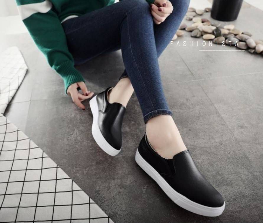 สลิปออนแบบหนังนิ่ม ใส่สบาย คล่องตัว งานสวยพร้อมส่งค่ะ รองเท้าแฟชั่นชิคๆ แต่งขอบยางยืดด้านข้าง เน้นความสบายในการสวมใส่ พื้น 1นิ้ว ใส่ง่ายเดินไม่เมื่อย ดีไซน์เน้นความเรียบง่ายใส่แมชเสื้อผ้าได้ทุกแนวจ้าา มีไว้ได้ใช้แน่นอน