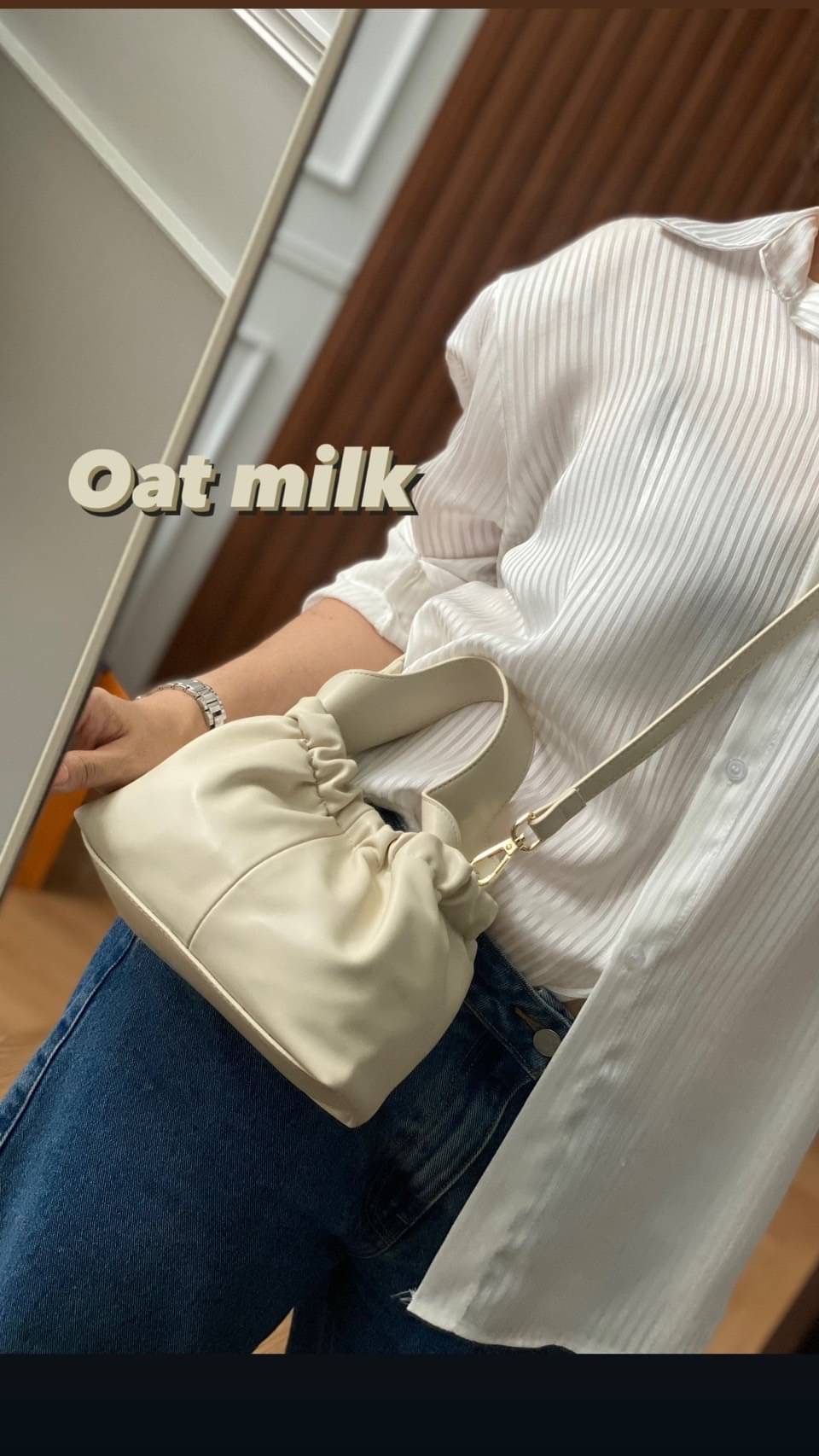 Soft Pu with Delicious color size 22x10x16 cm กระเป๋าน่ารัก สไตล์เกาหลี สีสันสดใส หนังพียูนุ่ม มาพร้อมสายสะพาย 1 เส้น แมชได้หลายลุค น้ำหนักเบา จุของได้เยอะค่า