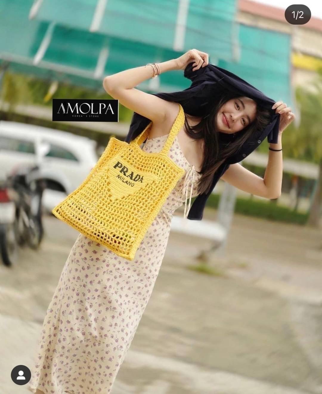 รอบ 2 มาค๊า ใครไม่มีไม่ได้ล๊าววววน๊า เก็บทุกสียังไม่ผิดหวังงงน๊า PRADA RAFFIA TOTE BAG…… ❤️NEW ACCESSORIES BY AMOLPA❤️ BRAND : PRADA Detail - มาต่อที่ ACCESSORIES PRADA RAFFIA TOTE BAG ปังมากกก!!! Prada เอาใจสาวๆ สายแฟ…. งานให้ฟิลล์ลิ่งแฮนด์