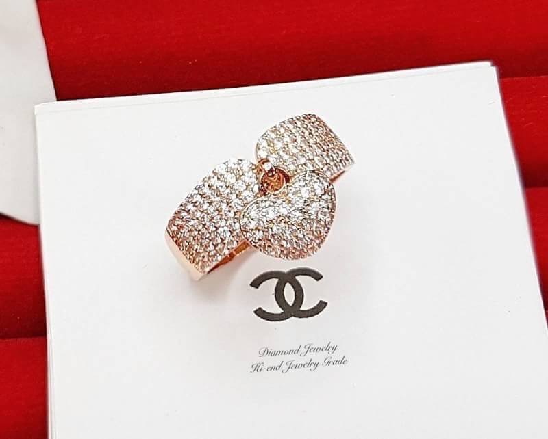 New Arrival !!!!! Diamond Ring แหวนเพชร CZ แท้เกรดพรีเมี่ยม รับรองความขาวใส วิ้งกระจุยกระจายเลยคร่า ดีไซน์หัวใจ งานน่ารักๆ ใส่ออกข้างนอกได้ทุกโอกาส รีบจับจองกันได้เลยนะสาวๆ ตัวเรือนสีเงิน/ทอง/พริ้งโกลด์ งานชุบ 18KGP ไม่ลอกไม่ดำ Made in Korea