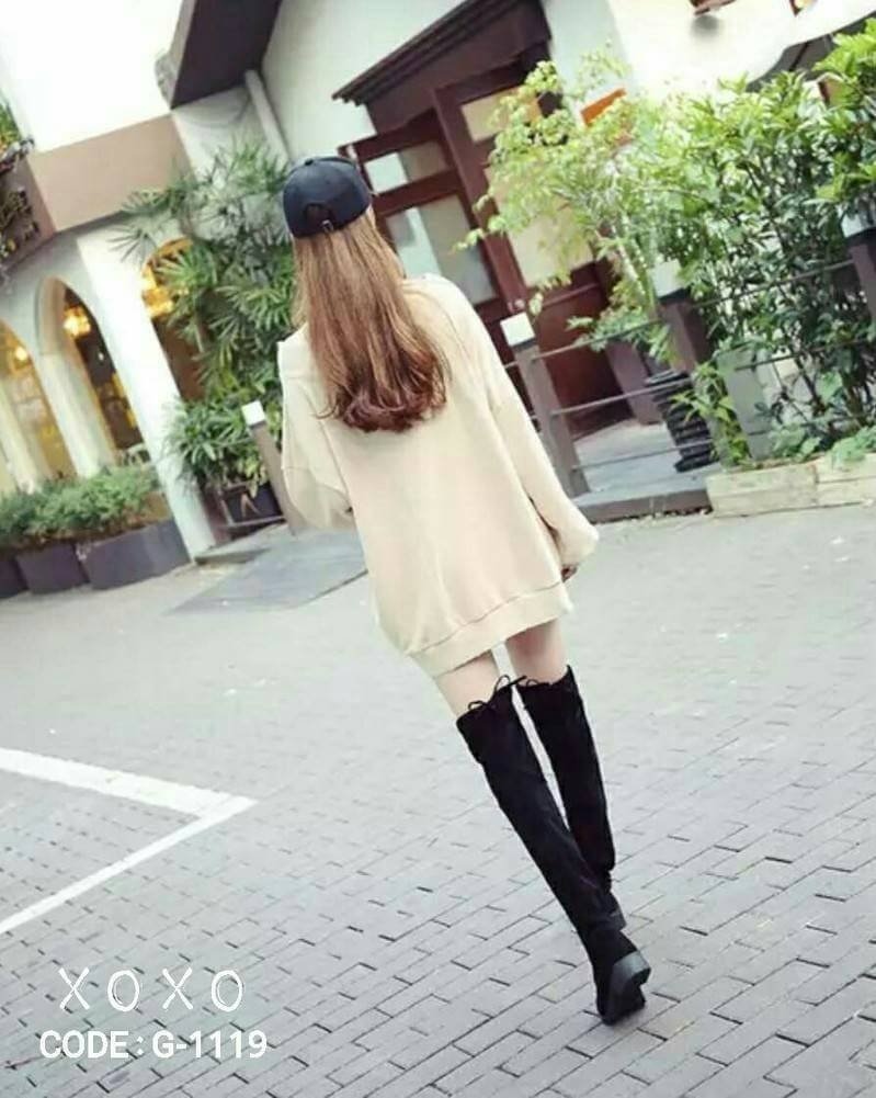 สินค้าพร้อมส่ง บูทยาว สายรัดด้านหลัง คลุมเขา วัสดุ หนังสักราจ รุ่นนี้ เน้นใส่สบาย งานไม่สูง มีส้นเล็กน้อย ด้านหน้ากว้าง ตัวยูไม่บีบหน้าเท้า ด้านในเป็นผ้าบุขนนุ่ม น้ำหนักเบา พับเก็บใส่กระเป๋าง่าย ไม่กินพื้นที่ แต่งลายเรียบ แมทส์ชุดง่าย ใส่ได้หลายสไตล์