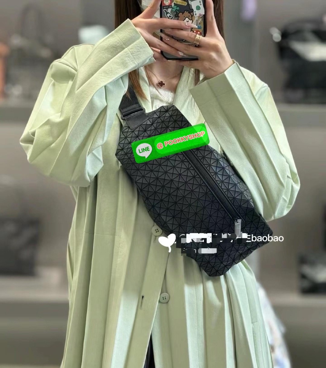 BaoBao Issey Miyake baton belt bag 🔖กระเป๋าคาดเอว/คาดอก เอกลักษณ์โดดเด่นตลอดทั้งใบ สุดเทห์ น้ำหนักเบาพกพาสะดวก 🔖วัสดุ: โพลียูรีเทนผสมหนัง 🔖เปิด-ปิดแบบซิปบน และมีช่องซิปด้านหน้า ภายในมีช่องแยกสัดส่วน 2 ช่อง ซับในผ้าไนลอน 🔖สา