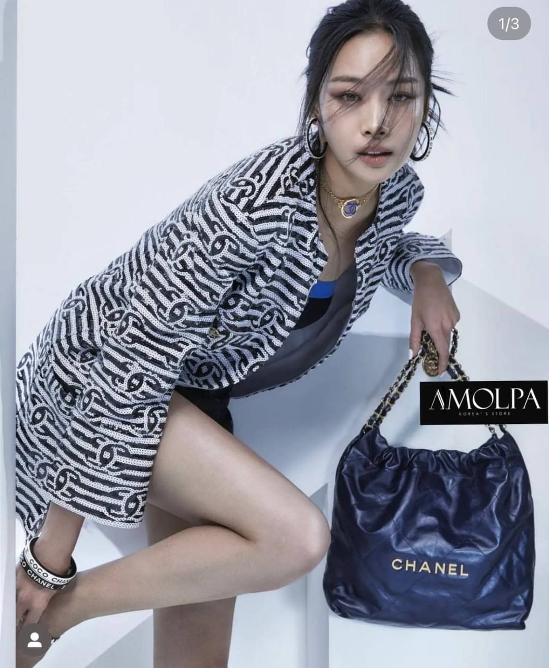 ต้องรีบจัดดด งานดี น้ำหนักดี ไม่เบา ไม่หนักจนเกินไป ไม่มีกลิ่นเหม็นของผ้า จัดเลยน๊า สวยม๊ากกกก กระเป๋า CHANEL 22 HANDBAG ใบสวยหรู หรูมากกก สวยยม๊ากกก งานเหมือนแท้ม๊ากก