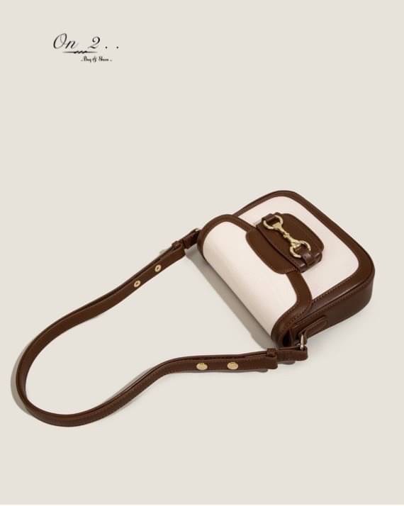 New Arrival 🔥🔥🔥 🇰🇷Korean style bag🇰🇷 กระเป๋าหนังพียูทรงสี่เหลี่ยม ปั้มลายCroco สายสะพายเป็นสายหนัง ปรับความยาวได้