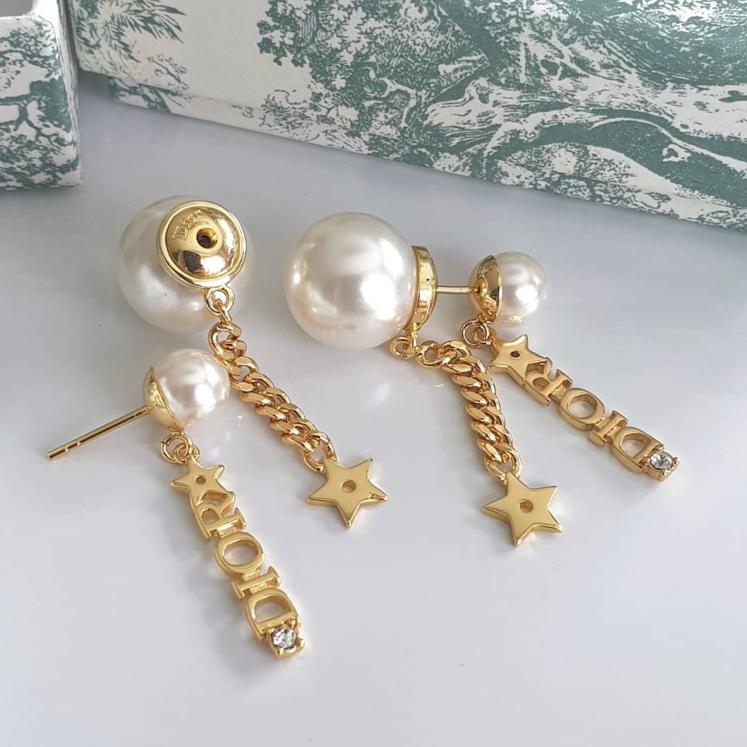 Super Hi-End Quality !!!! ((งาน 1:1 เหมือนในช็อปมากที่สุดในท้องตลาด)) Christian Dior Earring ต่างหูดิอองาน 1:1 เหมือนของแท้เป๊ะๆค่ะ รับรองงานสวยมากกกกก ดูหรู ดูผู้ดีสุดๆ งานดี เพชรคุณภาพดีมากๆมากๆคะรับประกันความพอใจเลยค่ะ ตัวเรือนสีทอง งาน laser stamp เหม