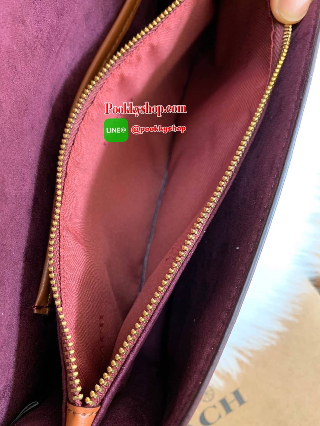 COACH TABBY FLORAL-EMBROIDERED SIGNATURE LEATHER SHOULDER BAG กระเป๋าคล้องไหล่ได้//สะพายข้างได้ หนังแท้นุ่มมากค่ะ จุดเด่นด้านหน้าเป็นรูปดอกไม้งานปักสวยงามมากๆค่ะ เปิดปิดกระเป๋าแบบแม่เหล็ก ภายในมี2ช่องใหญ่ ใส่กระเป๋าเงินใบยาวขนาดปกได้;ของจำเป็นสาวๆได้ครบเล