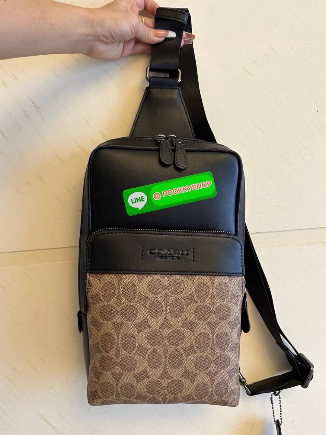 Coach C5331 Signature Gotham Pack กระเป๋า Sling Bag หนังเรียบหรู ใส่ได้ทุกวัน เท่แต่สุภาพในใบเดียว