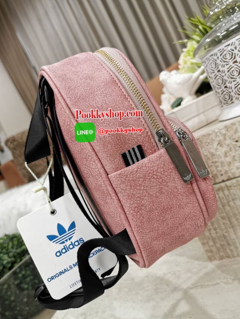 Don’t Miss! NEW ARRIVAL! ADIDAS MINI BACKPACK กระเป๋าเป้สไตล์ Sport ขนาดมินิ กำลังน่ารัก น้ำหนักเบา หนังสวยอยู่ทรงด้านหน้ามีโล้โก้และช่องซิป เปิดปิดด้วยซิปสะดวกใช้ หัวซิปแบรนด์ ภายในมีโลโก้และช่องใส่ของ มีหูจับถนัดมือ สายสะพายเลื่อนปรับระดับได้ ไอเท็มใหม่