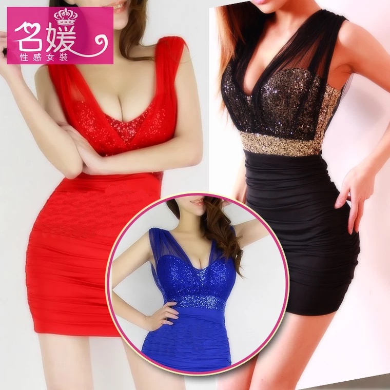 ชุด ปาร์ตี้ ชุดเที่ยว ชุดออกงาน เดรสสั้น คอวี แต่งเลื่อมทอง เกาะอกด้านใน เดรสเข้ารูป สีแดงด้านข้างเย็บสม็อคเพิ่มความเข้ารูป สวยเปรี้ยว เริ่ดมากคะ