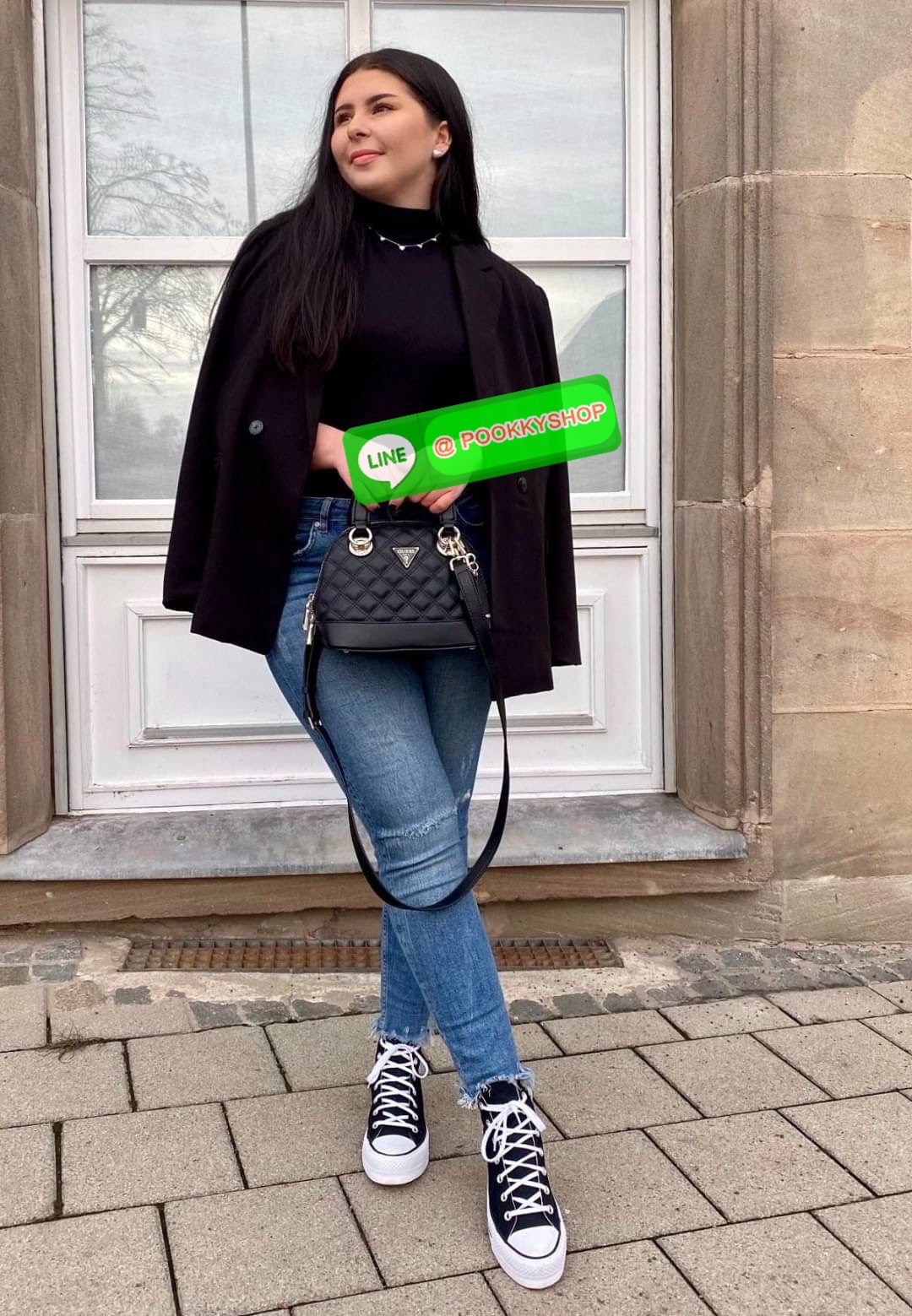 NEW ARRIVALS!! ✨ กระเป๋าถือทรงหรู GUESS CESSILY SMALL DOME SATCHEL HANDBAG วัสดุหนังสังเคราะห์นิ่มมืออะไหล่เงินทั้งใบ มีพวงกุญแจกิมมิคแบรนด์ประดับด้านหน้า เปิดปิดด้านซิปยาว ด้านในใส่กระเป๋าสตางค์ใบกลาง มือถือ ได้สะดวก พร้อมช่องซิป+ช่องใส่ของแยกให้