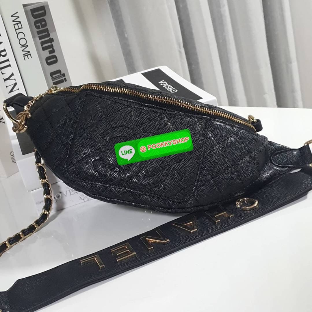 พร้อมส่งรุ่นยอดฮิต! Chanel Waist Bag With Chain VIP Gift With Purchase (GWP) รุ่น Limited พรีเมี่ยม Chanel Perfume Counter กระเป๋าสะพาย คาดเอว หรือคาดอกรุ่นใหม่ล่าสุดวัสดุหนังคาเวียร์ลายตารางเปิดปิดด้วยซิปห้องอะไหล่แบรนด์ สะดวกใช้ ภายในมีโลโก้ ใส่มือถือ i