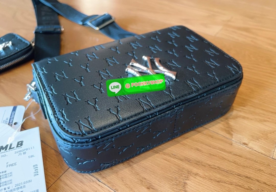 NEW IN! ใบจริงน้องสวยมากๆ คุ้มแก่การมีติดตัว! MLB MONOGRAM EMBO CROSS BAG 💌พร้อมส่ง! ใครมีแล้วหรือจะมีเพิ่มหรือซื้อเป็นของขวัญให้เพื่อนๆรุ่นนี้ไม่ทำให้ผิดหวังค่ะ หนังแท้อย่างดี ปั้มลายแบรนด์ทั้งใบ