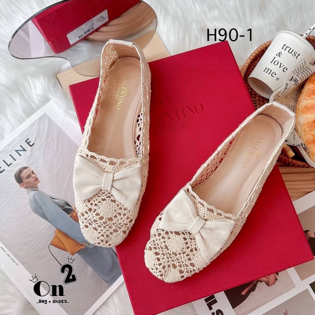 ผ้าใบลูกไม้ Valentino ลูกไม้ตัวใหม่ลายน่ารักประดับโบ สีครีมคลุมโทนใส่เข้าได้กับชุดทุกสี พื้นปั้มแบรนด์งานดีทรงสวยรีบจัดเลยจ้าก่อนหมด