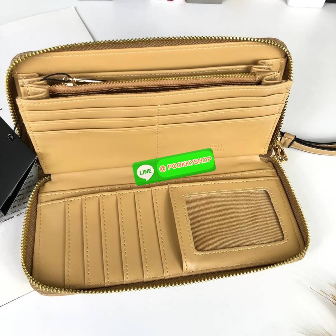 LYN Long Wallet กระเป๋าสตางค์ใบยาว เปิด - ปิดกระเป๋าด้วยซิป ด้านในมีช่องใส่บัตร ช่องใส่ธนบัตร ช่องใส่รูป และช่องซิปใส่เหรียญค่ะ
