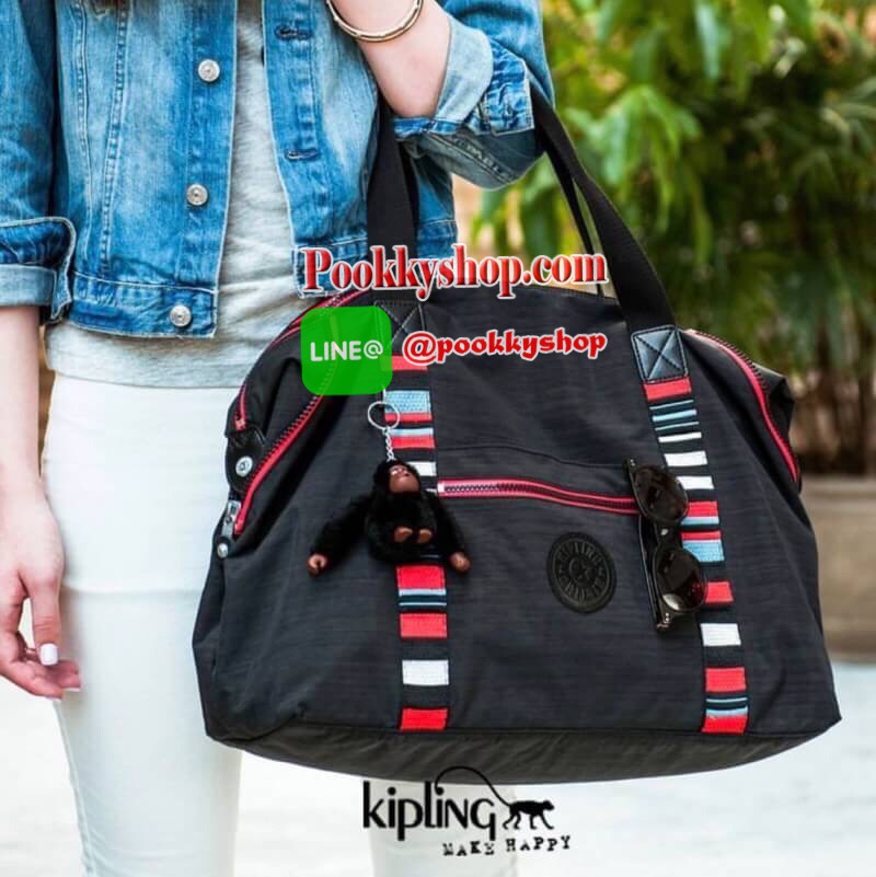 พร้อมส่ง NEW! KIPLING ART NYLON HANDBAG กระเป๋าถือหรือสะพายรุ่นแนะนำวัสดุ Nylon+Polyester100% น้ำหนักเบา โดดเด่นที่สามารถรูดซิปมุมกระเป๋าเปลี่ยนทรงได้ไม่จำเจ มีหูหิ้วสะพายไหล่เเละสายยาว crossbody เลื่อนปรับระดับได้ มือจับหูหิ้วเป็นหนังปั้มโลโก้ เปิดปิดด้ว