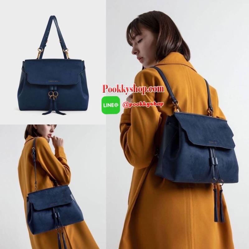 Charles & Keith Textured Tassel Shoulder Bag กระเป๋าเอนกประสงค์ ใช้ได้หลายแบบ! ตัวกระเป๋าแต่งด้านหน้าเป็นหนังกลับ-ช่วงด้านหลังเป็นหนังเรียบ (ยกเว้นสีครีม!! เป็นหนังเรียบทั้งใบ) มีพู่ห้อยด้านหน้าเก๋มาก เปิดปิดแบบกระดุมแม่เหล็ก ปรับทรงได้โดยการดึงหูรูดด้านห