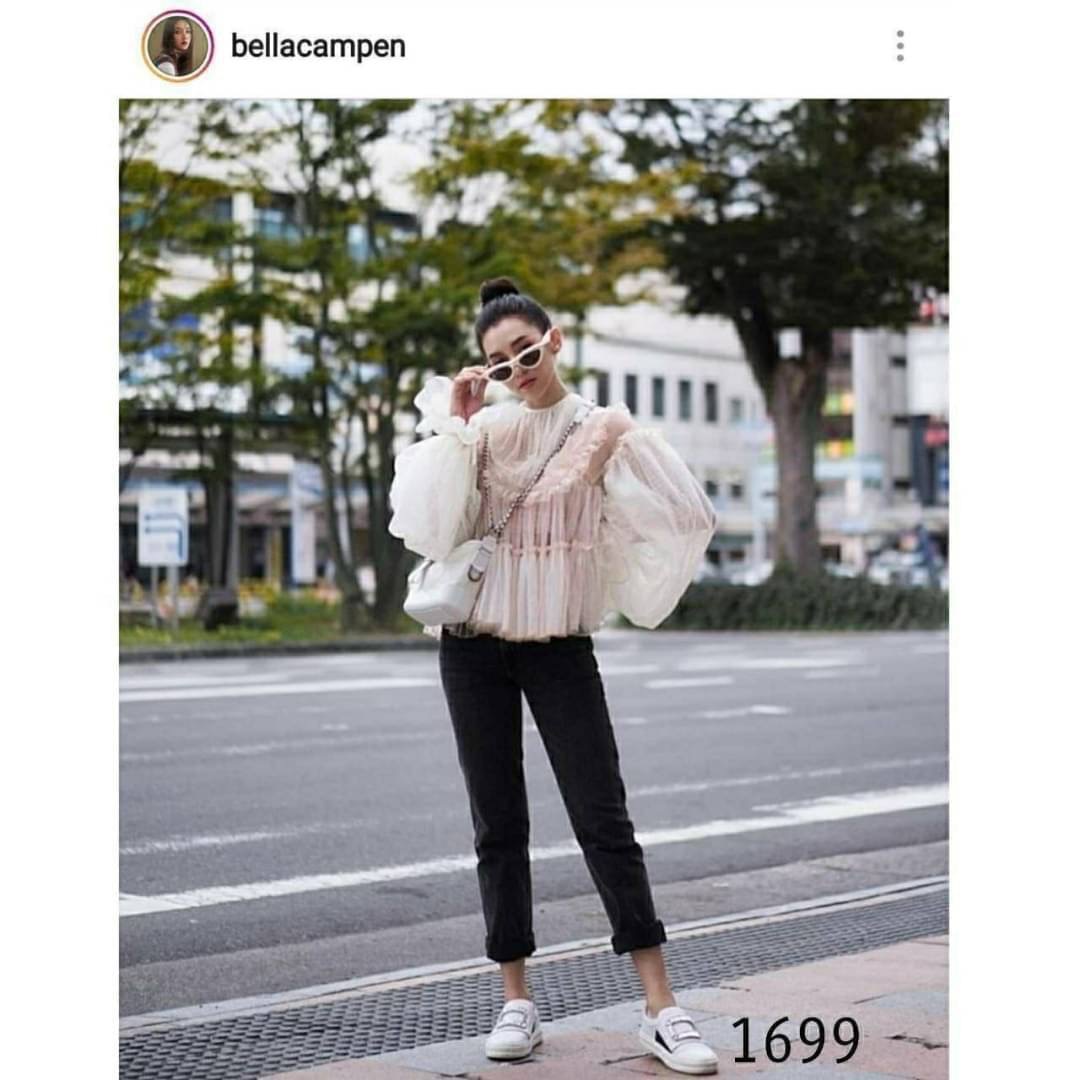 พร้อมส่ง รองเท้าผ้าใบ roger ที่ขายดีมากที่สุด รุ่นนี้ดาราใส่เยอะมาก มีกันเกือบทุกคน งานรองเท้าผ้าใบทรงสวม หนังนิ่ม ตกแต่งดีไซน์หน้าเพชรสุดหรูตามสไตล์ ทรงสวยเว่อร์ บอกเลยว่า เป็นรองเท้าที่ต้องมีมากๆ