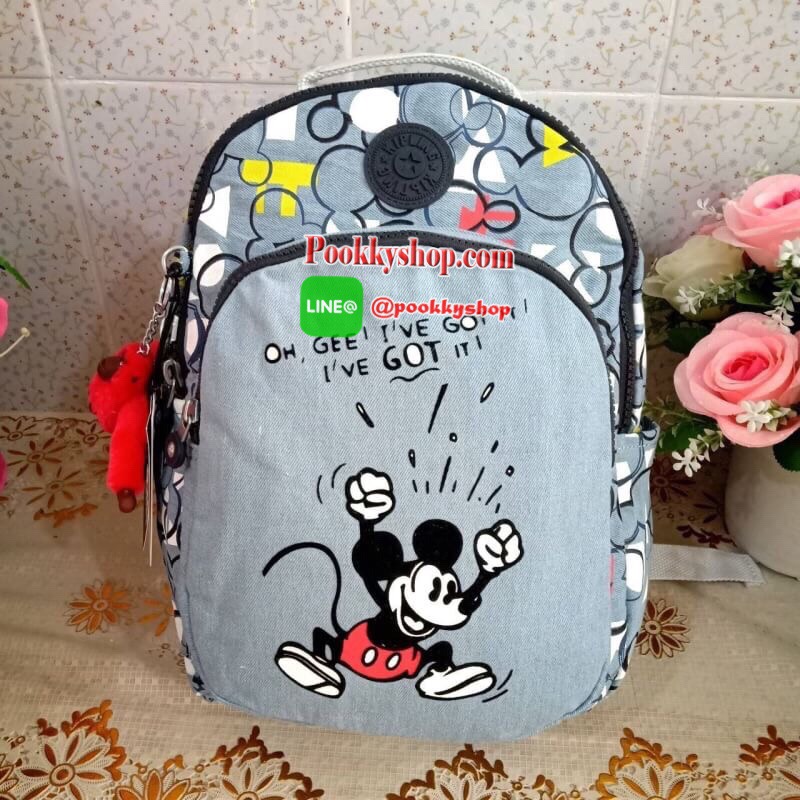 Disney's® 90 Years of Mickey Mouse Seoul GO Small Backpack 👍 รุ่น Seoul Go 👍กระเป๋าเป้คิปลิงสะพายหลัง ขนาดพอดี 👍ช่องใหญ่ใส่ของได้จุ มีช่องเล็กใส่คอม แทปเลตได้ 👍ด้านหน้ามีซิปสำหรับช่องใส่ของได้ 👍ด้านข้างมี2ช่อง
