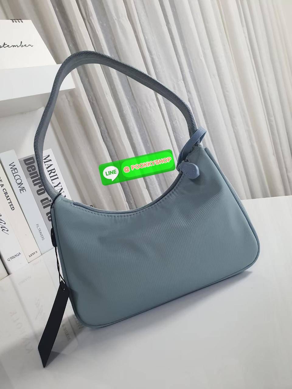 รุ่นใหม่แนะนำ!! รุ่นขายดีในตำนานค่ะ กับงานพรีเมี่ยมกิ้ฟท์ PRADA NYLON HANDBAGS ขนาดกะทัดรัด #อะไหล่เงิน วัสดุทำจากผ้าNylon อย่างหนา อยู่ทรง กันน้ำได้ หายห่วงคะ ด้านหน้ามีโลโก้แบรนด์ เปิดปิดด้วยซิป มาพร้อมสายผ้า ไม่สามารถถอดได้ ภายในบุผ้าลายPrada และป้ายโล