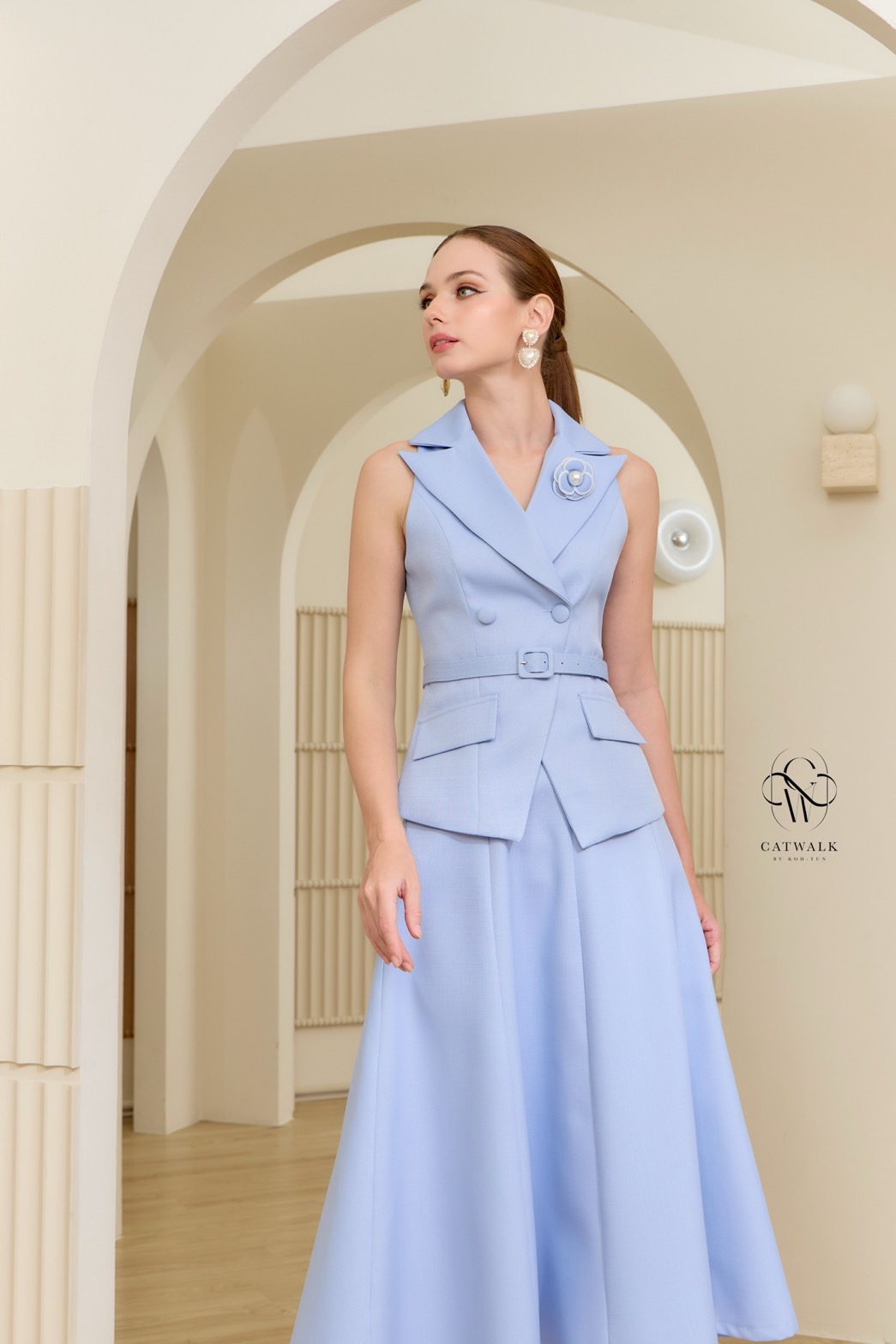 ชุดเซทแฟชั่น เซตสูทแขนกุดเข็มขัด+กระโปรงทรงย้วย เนื้อผ้าเกรดเอ ผ้าทอมีลายในตัว