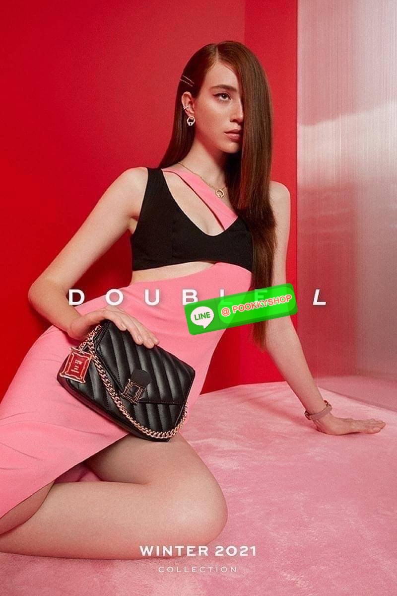 Lyn กระเป๋าทรงน่ารักปุ๊กปิ๊ก สายสะพายโซ่ทอง เปิดปิดด้วยกระดุมแม่เหล็ก ฐานกว้างใส่ของได้เยอะ