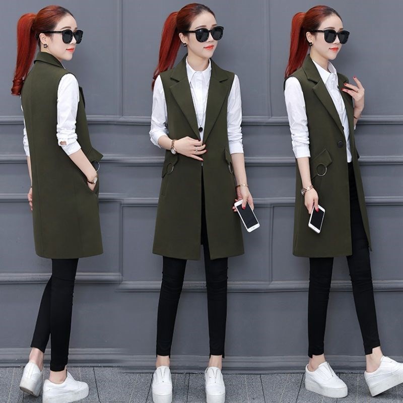 เสื้อสูทนำเข้า : เสื้อกั๊กสูทแฟชั่น เสื้อกั๊กแฟชั่น สีเขียว เสื้อสูทแขนกุด เนื้อผ้า Polyester งานสวย คุณภาพดี มีซับใน ใส่สบาย ทรงเนี๊ยบ งานสวยเหมือนแบบ 100 % ค่ะ คอปก ติดกระดุมเม็ดเก๋ รูปทรงสุดหรู ตัวยาวคลุมสะโพก ใส่ทำงานได้ หรือ ใส่เที่ยวก็เก๋ๆ มีกระเป๋า