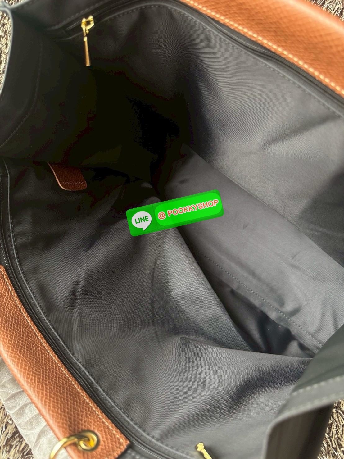 LONGCHAMP Cabas Tote bag L กระเป๋าโท้ทขนาดใหญ่ใช้ในชีวิตประจำได้หลายรูปแบบ ช่วยเพิ่มบุคลิกด้วยความสง่างาม มีกระดุมสแน็ปที่ปากกระเป๋า วัสดุไนลอนอันเป็นเอกลักษณ์ที่มีความยืดหยุ่นและน้ําหนักเบา