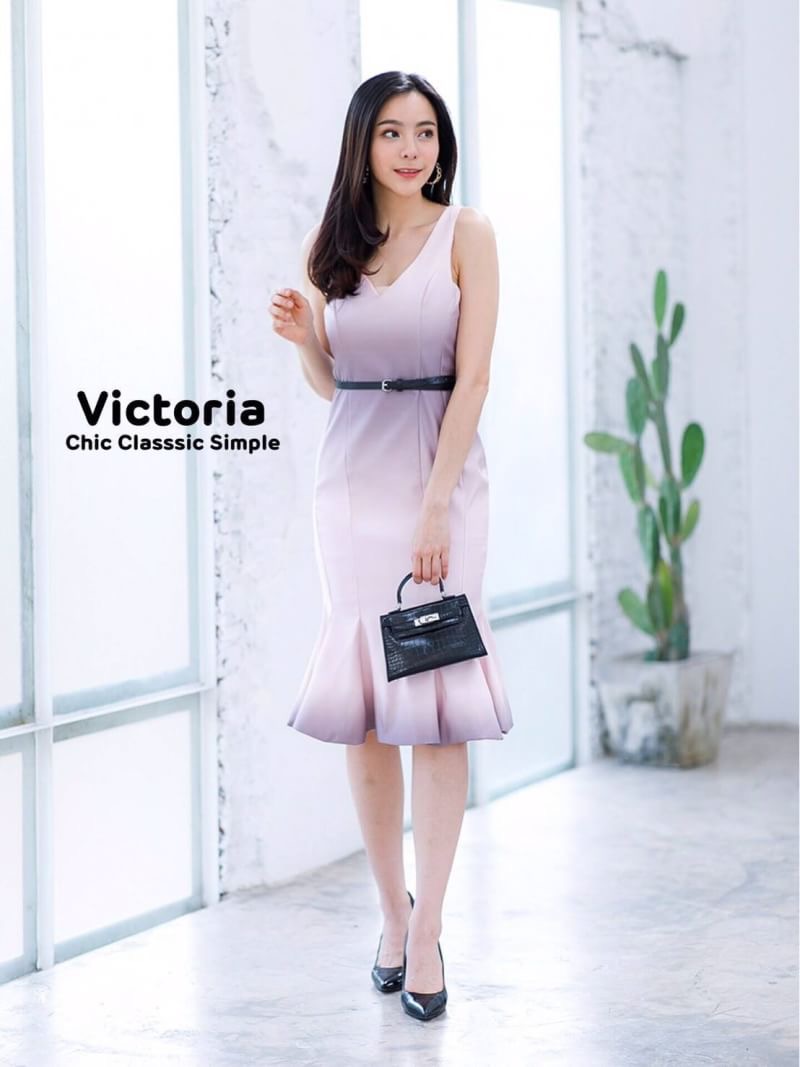 NEW arrivals by " VICTORIA " BRAND :: PE DETAIL :: เดรสแขนกุดผ้าพิมพ์งานไล่สีทั้งตัว มาในทรงเข้ารูป หางปลา มาพร้อมเข็มขัดสีดำเข้าเซ็ตกันให้ฟรีๆไปเลยค่า ตัวนี้ฮอตไอเท็มมากๆ ห้ามพลาดเลยนะคะ