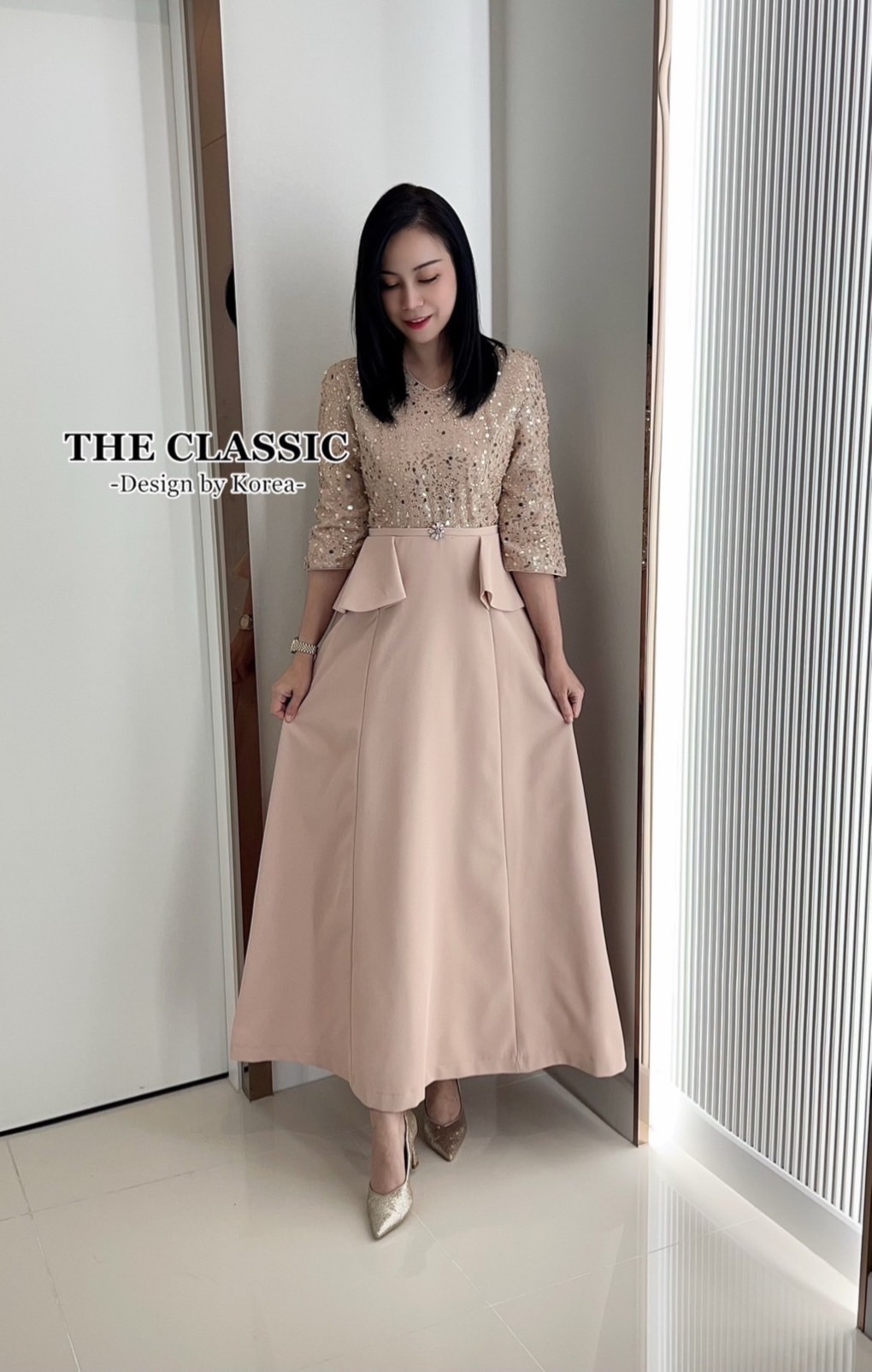 เดรสแฟชั่น ช่วงบนใช้ผ้าเนื้อดี ปักเลื่อมระยิบระยับประกายทั้งตัว แขนยาว 3 ส่วน