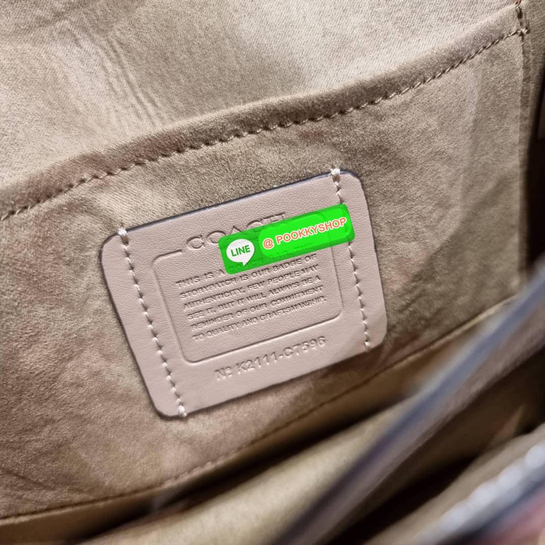 COACH C7596 KLARE CROSSBODY WITH HEART PETAL PRINT หนึ่งคอลเลคชั่นที่ฮิตไม่หยุดยั้ง!! ขายดิบขายดีทุกดีไซน์ รอบนี้มาตอบโจทย์สายหวาน ใหม่ล่าสุด น้องน่ารักม้ากกกก!! กับกระเป๋าสะพายข้าง โทนสีละมุนลูกคุณ!! คือดี!! เพิ่มลูกเล่นช่อดอกไม้หัวใจ ให้มีสีสัน สายสะพาย