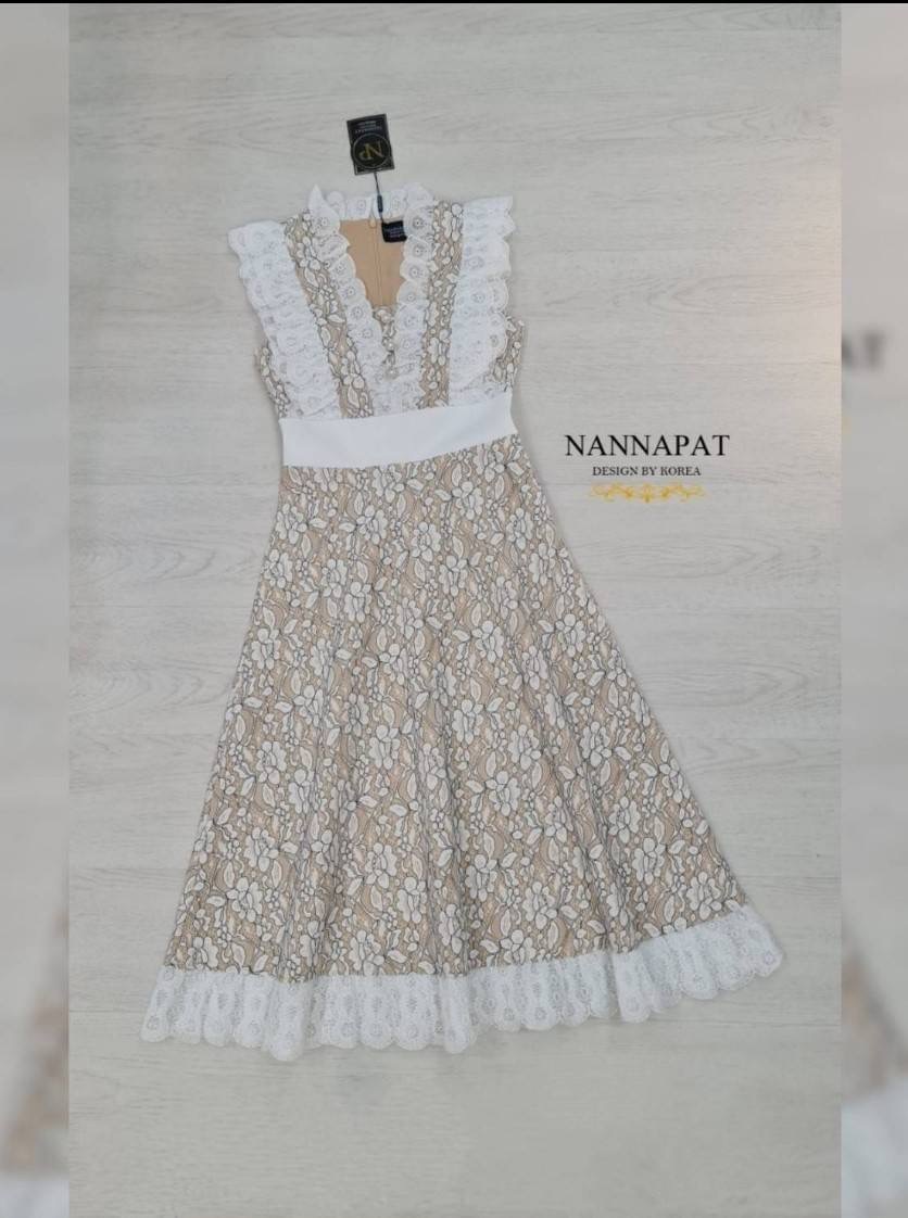 Dress สวยหรู ดูดี ดูแพงเลยคะ ใส่ได้ทุกโอกาสเลยนะคะ งานพรีเมี่ยม ผ้าลูกไม้ทั้งชุด หนานุ่มใส่สบาย มีซับในอย่างดี งานซิปหลัง อกระบายกำลังดี แต่งกระดุม ตัวกระโปรงบาน พริ้วสวย ราคาสุดคุ้ม เห็นงานจริงต้องว้าวแน่นอนคะ