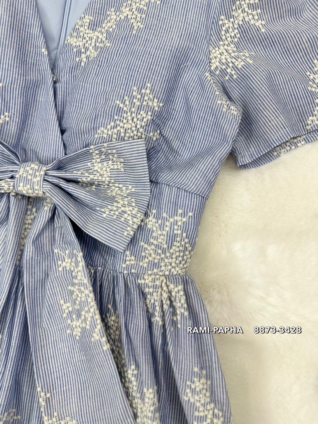 เดรสแฟชั่น เดรสลายริ้วเนื้อผ้าปักทั้งตัวสวยหรูมากๆค่ะ มีฟองน้ำจัดให้ทรงสวย(อกมีกระดุมแป๊ก)