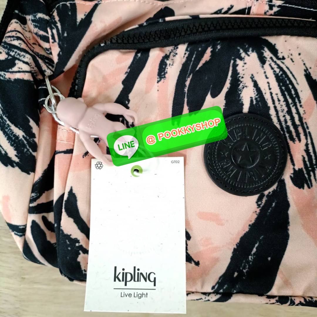 KIPLING RETH CROSSBODY BAG วัสดุ Nylon+polyester กระเป๋าสะพายข้างหรือ สะพาย Crossbody ได้ เปิด-ปิด ด้วยซิปปั๊มแบรนด์ที่หางซิป พร้อมช่องช่องหน้าแยกใส่ของใช้เล็กๆ น้อยๆ ได้ ช่องหลัก 2 ช่อง ด้านในโล่งกว้าง สามารถจุสัมภาระได้เยอะ มีช่องซิปด้านในและสายคล้องพวง