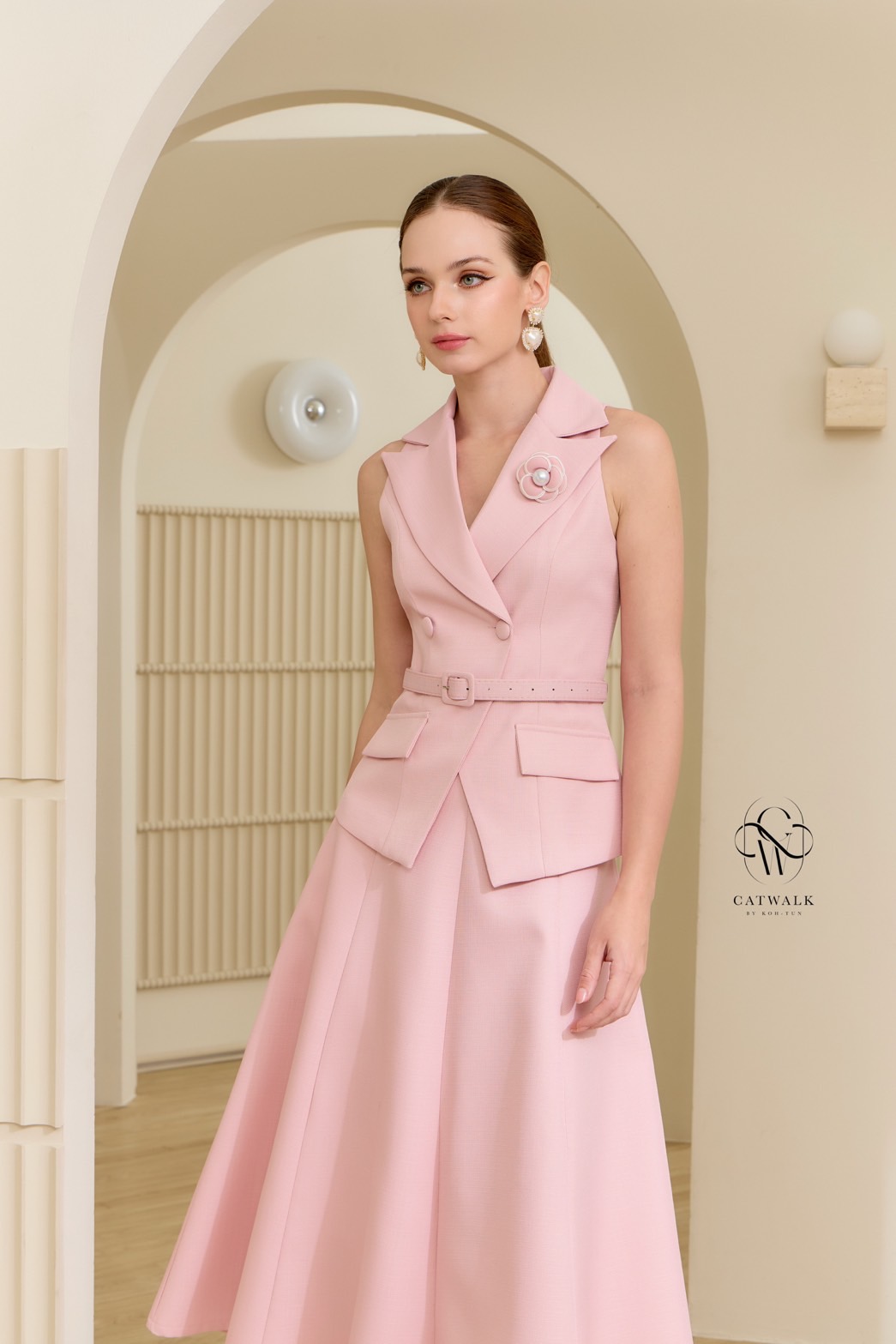 ชุดเซทแฟชั่น เซตสูทแขนกุดเข็มขัด+กระโปรงทรงย้วย เนื้อผ้าเกรดเอ ผ้าทอมีลายในตัว