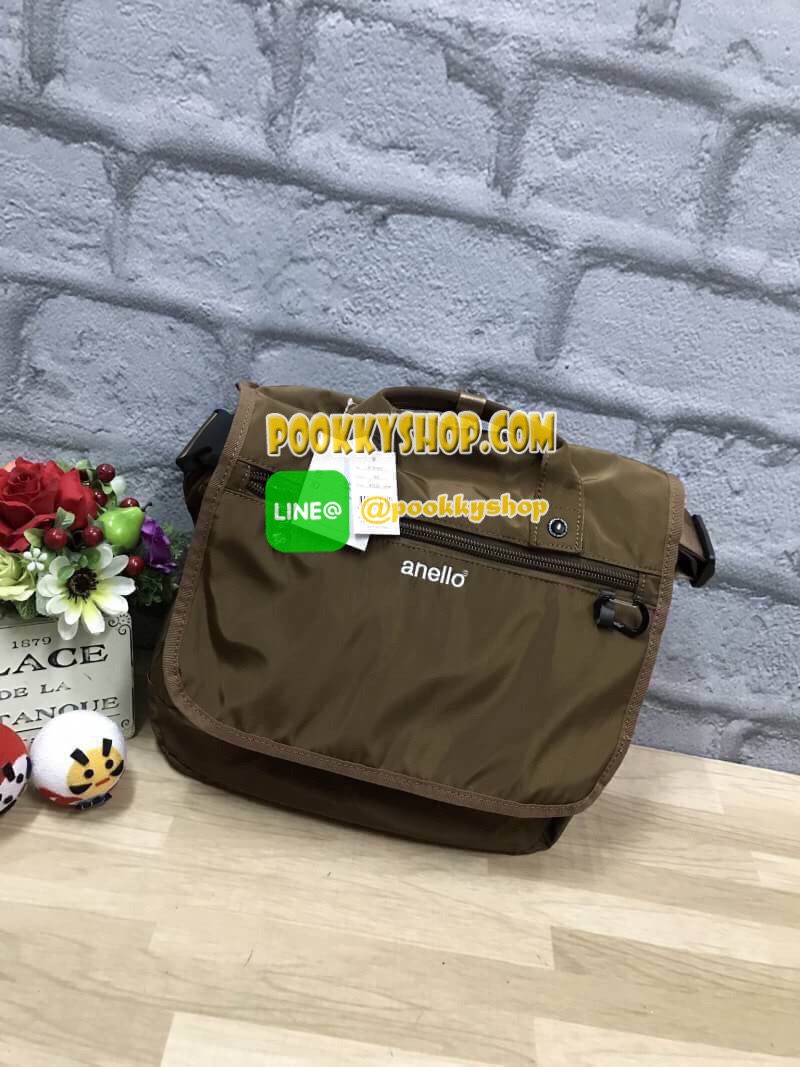 งาน3ป้าย ❤️ 5500 เยน ❤️ ภายในมี วดป Anello urban street nylon shoulder bag ใหม่ชนช้อปกับกระเป๋าถือหรือสะพายแบบ unisex วัสดุผ้าไนล่อน มีคุณสมบัติกันน้ำและน้ำหนักเบา ภายในมีช่องเล็กช่องน้อยแยกเป็นสัดส่วน กว้างและใบใหญ่สามารถใส่เอกสารได้เยอะ ด้