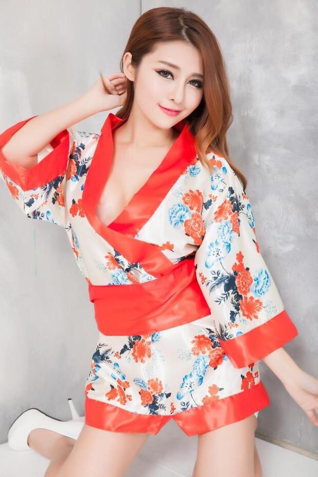 ชุดกิโมโน ยูกาตะ ลายดอก พื้นขาวมุก คาดโบว์สีแดงสด+ G-string