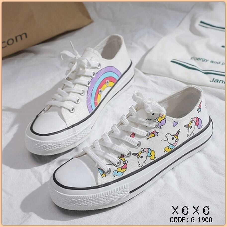 สินค้าพร้อมส่ง Little Pony ผ้าใบ งานน่ารัก สาวก Little Pony ไม่ควรพลาด งานขายดี สวมใส่สบาย กว้าง ไม่บีบหน้าเท้า ส้นเสมอ มีรูร้อยเชือดด้านบน ปรับกว้างกระชับได้ แมทส์ชุดง่าย ใส่แล้วน่ารักเลย เก๋ เก๋ วัสดุเป็นผ้าแคนวาส เป็นสกีนเนื้อลึก ทำความสะอาด ซักได้ปกติ