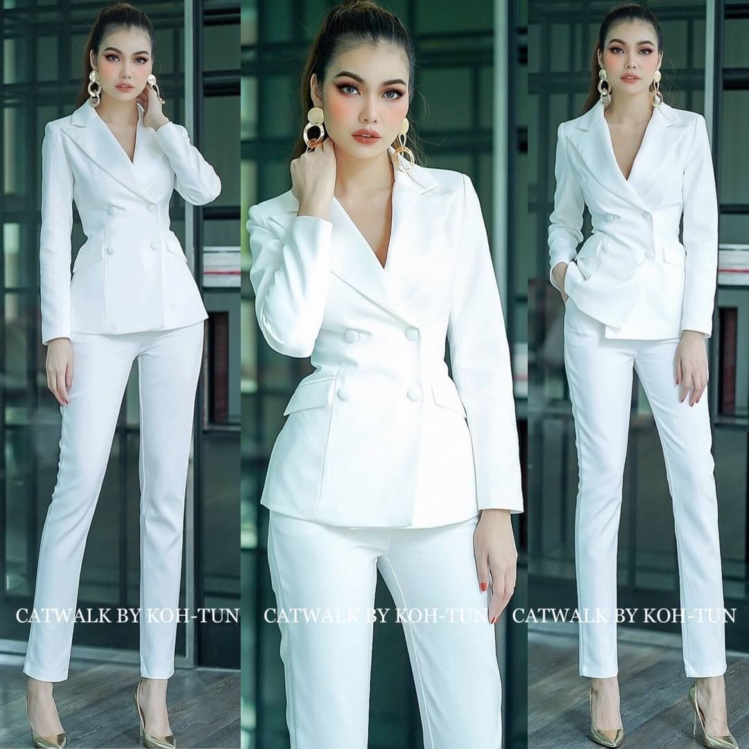 เรียบหรู ดูเท่ห์แบบมีสไตล์มากกับเซตBLAZERแต่งปกเลื่อม+กางเกงขายาวทรงสวย เนื้อผ้าเกรดเอ ตัวBLAZER เป็นทรงเข้ารูปสวย เพิ่มความหรูด้วยการแต่งปกและฝากระเป๋าด้วยผ้าเครปกึ่งเงาสีโทนเดียวกับตัวชุด ด้านหน้าแต่งกระดุมปั้ม 4 จุด มาคู่กับกางเกงขายาวทรงขากระบอกเล็ก ท